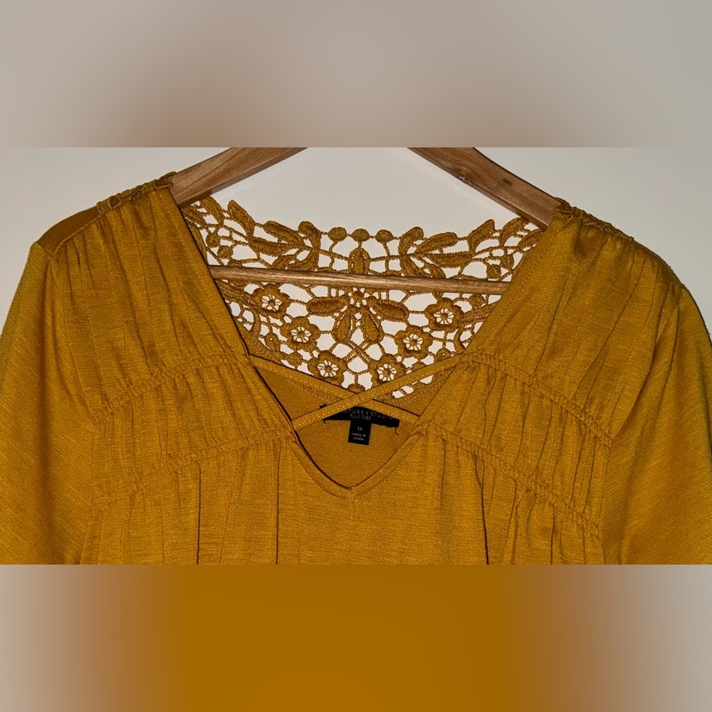 Signature Studio Yellow Top - Picture 2 of 5